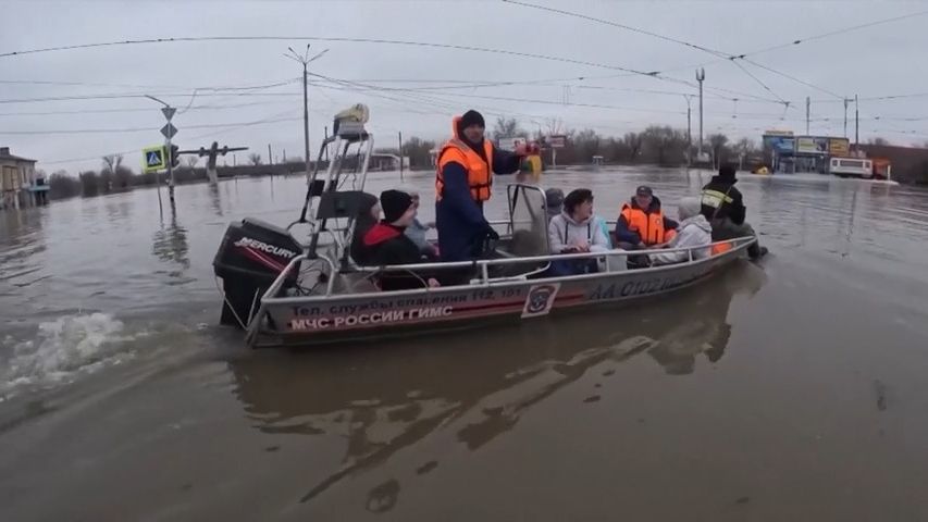 Povodně v Orsku pokračují. Skoro 100 tisíc lidí evakuoval i Kazachstán